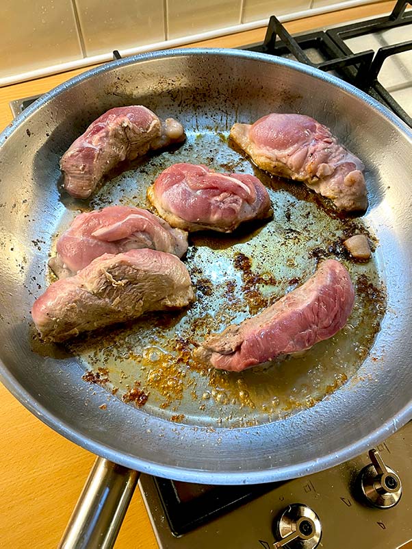 Thai duck rendering fat skin side down