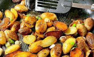 Sauté Baby Potatoes with Spring Onion